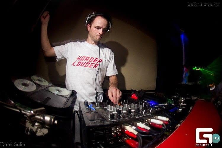 A DJ wearing a Harder & Louder shirt at the mixer